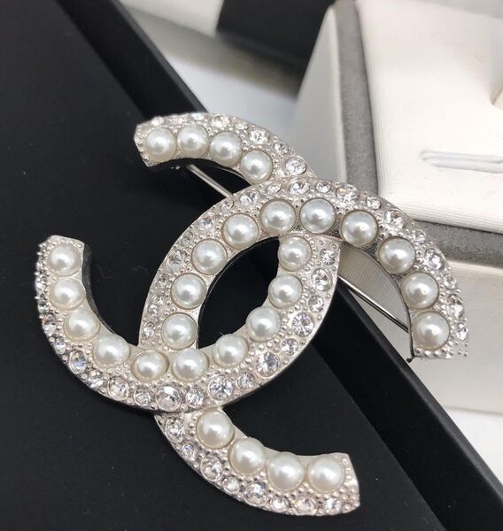 Брошь Chanel 10422