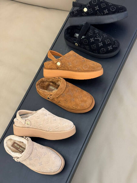 Сандалии Louis Vuitton женский замша бежевый 134209-5