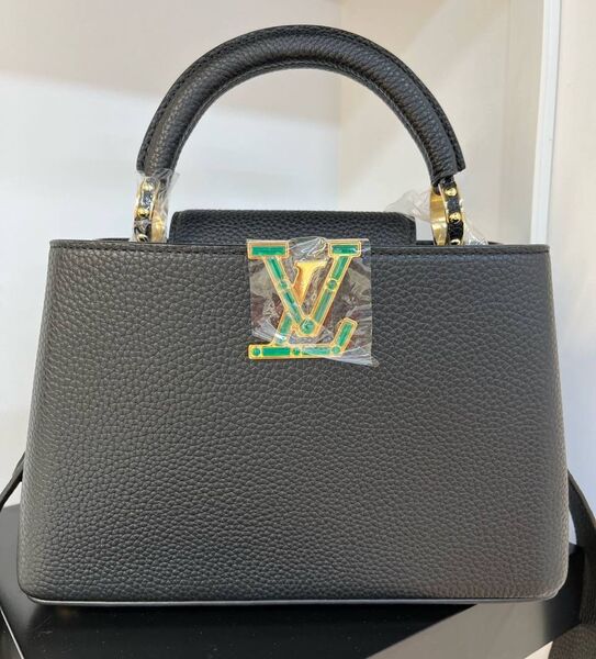 Сумка Louis Vuitton Capucines женский кожа графитовый 186158