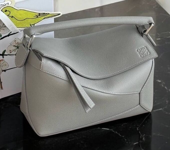 Сумка Loewe женский кожа графитовый 156583