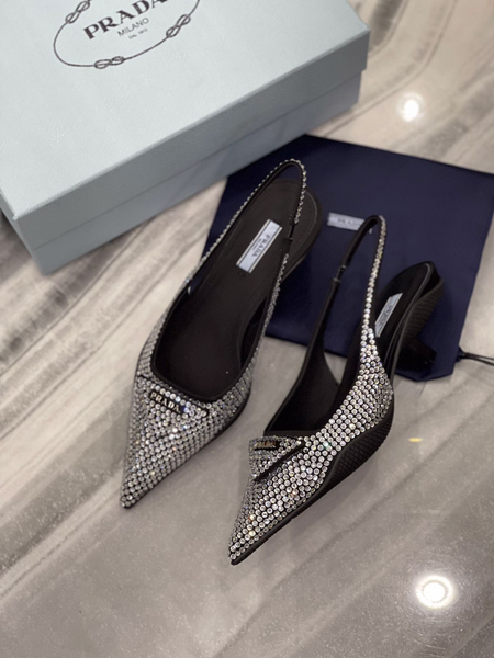 Босоножки Prada женский кожа графитовый 12631-6