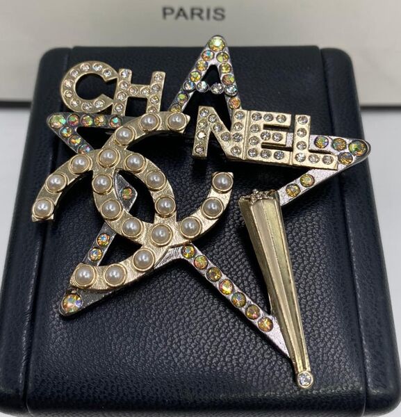 Брошь Chanel 10490