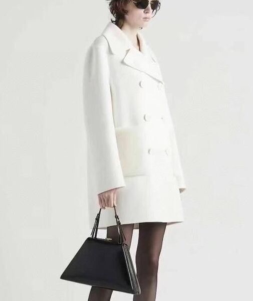 Пальто Prada женский молочный 123809