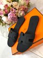 Шлепки Hermès женский черный 89341-2