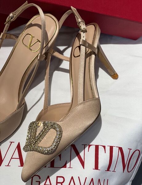 Босоножки Valentino женский бежевый 104259