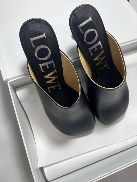 Мюли шлепки Loewe женский кожа черный 149576-5