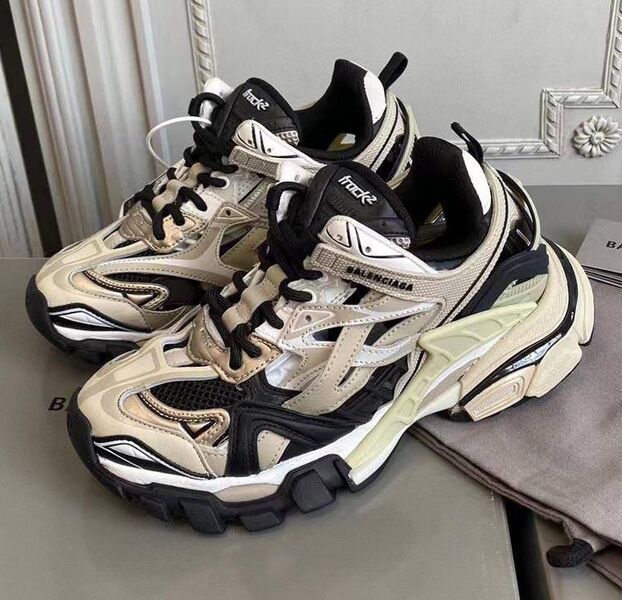 Кроссовки Balenciaga женский кожа epi песочный 137417
