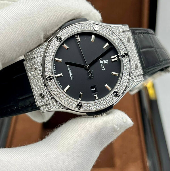 Часы Hublot Classic Fusion черный 155567-2