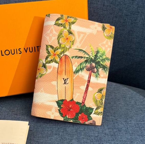 Обложка на паспорт Louis Vuitton женский кожа бежевый 152527