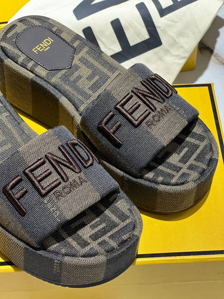 Шлепки Fendi женский текстиль черный 154795-2