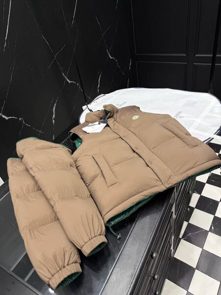 Мужской пуховик двухсторонний Moncler мужской болотный 200545-12