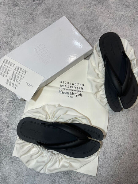 Шлепки Maison Margiela женский резина черный 105357-2