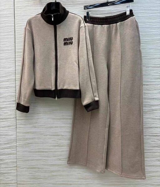 Костюм Miu Miu женский бежевый 168616