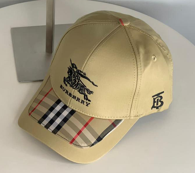 Кепка Burberry женский бежевый 25909