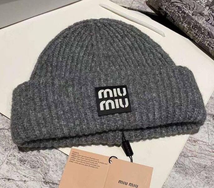 Шапка Miu Miu женский вязаная ткань графитовый 130149