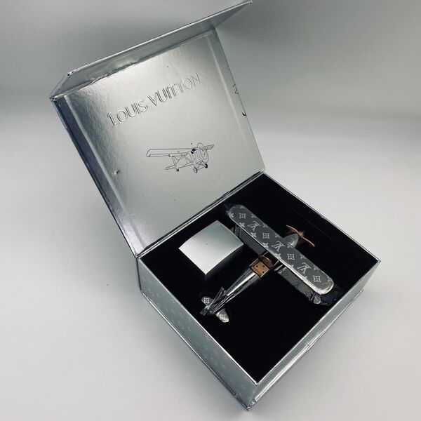 Игрушка сувенир самолет Louis Vuitton 22911-3