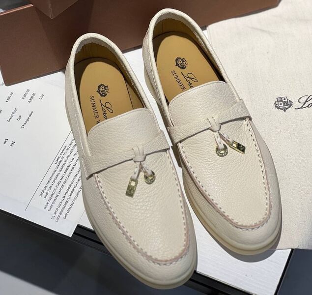 Лоферы Loro Piana женский кожа белый 105493