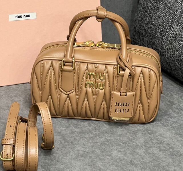Сумка Miu Miu женский кожа бежевый 122397