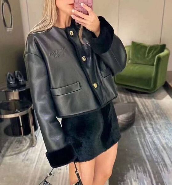 Дубленка Prada женский черный 129642