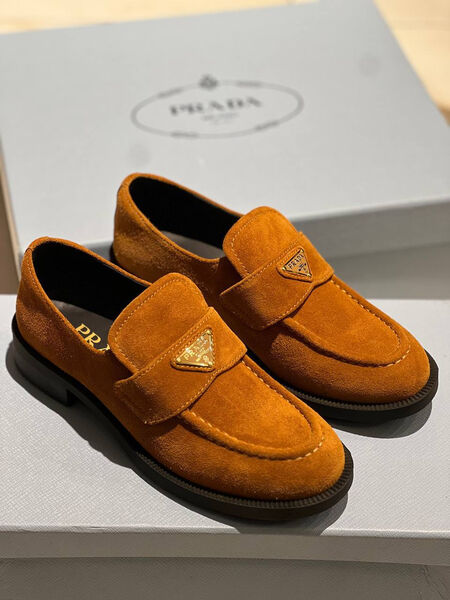 Лоферы Prada женский замша бежевый 165548-2