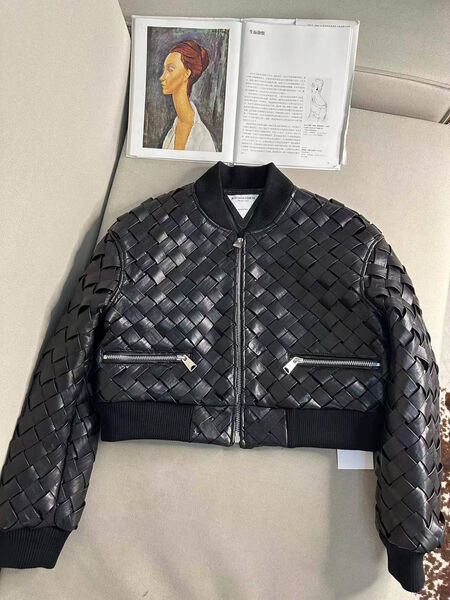 Куртка Bottega Veneta женский кожа черный 156733-2