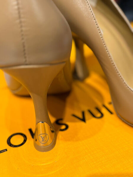 Туфли Louis Vuitton женский кожа 138241-3