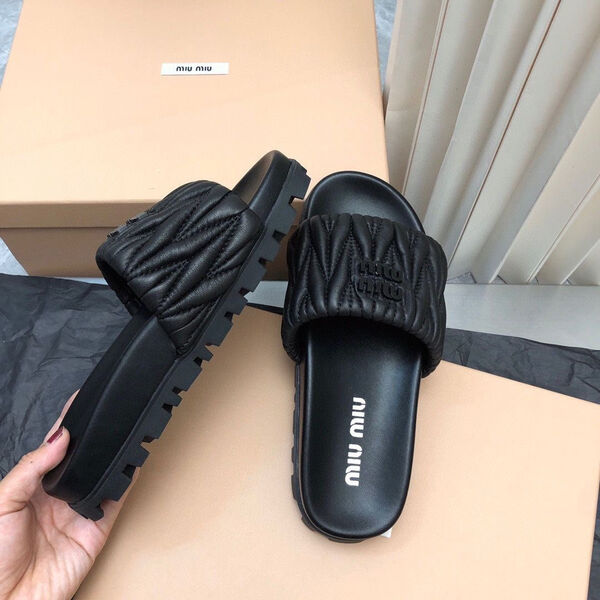 Шлепки Miu Miu женский кожа черный 109207-2