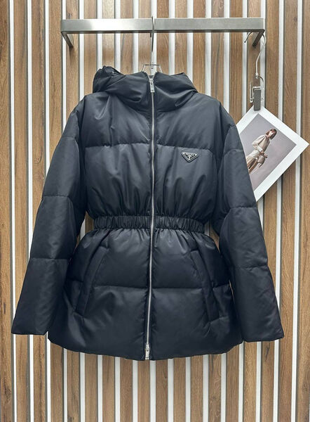 Пуховик Prada женский черный 167453-4