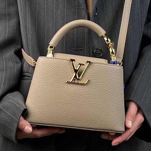 Сумка Louis Vuitton Capucines женский кожа бежевый 156138