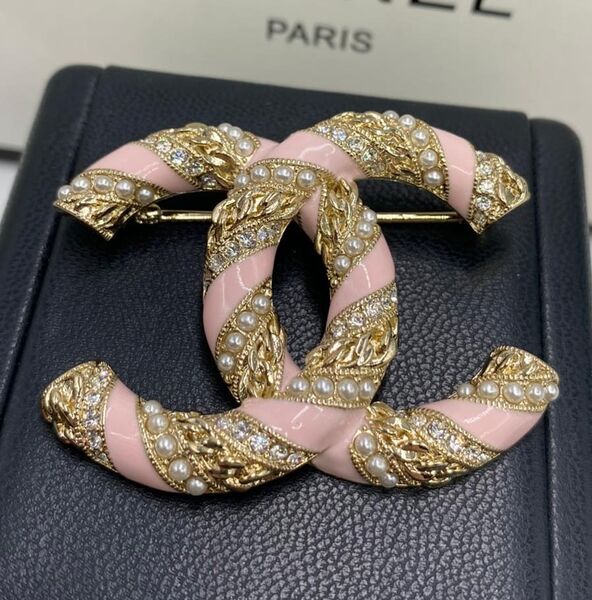 Брошь Chanel розовый 10492