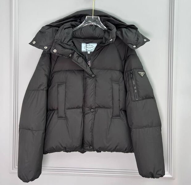 Пуховик Prada женский черный 127619