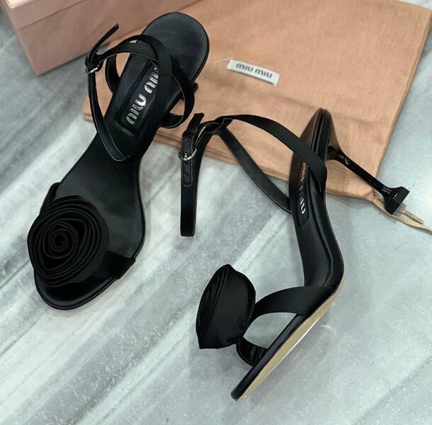 Босоножки Miu Miu женский сатин черный 150669
