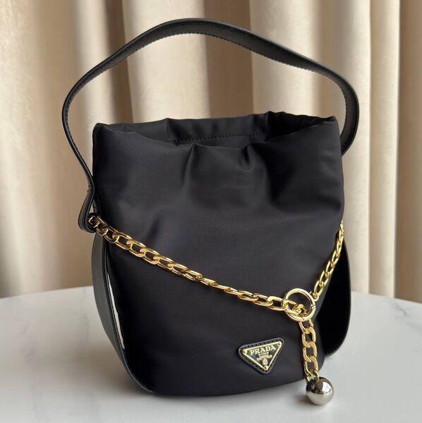 Сумка Prada женский нейлон черный 189595
