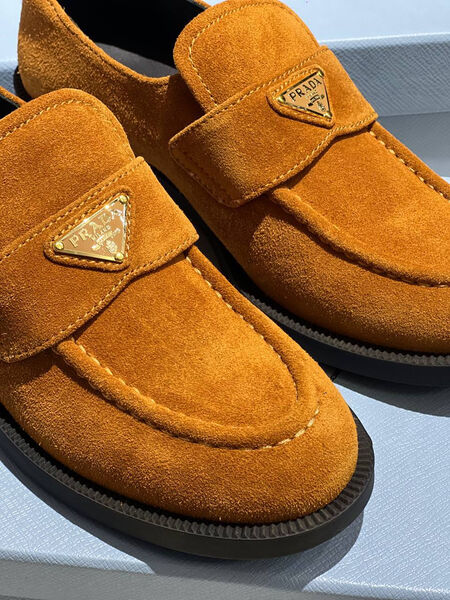 Лоферы Prada женский замша бежевый 165548-3