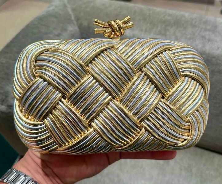 Клатч Bottega Veneta женский кожа бронзовый 186108