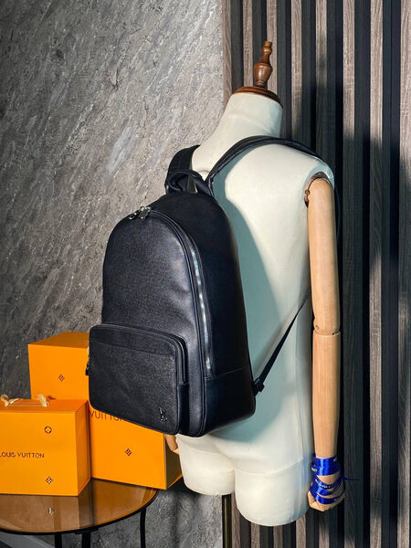 Мужской рюкзак Louis Vuitton мужской кожа черный 133952-4
