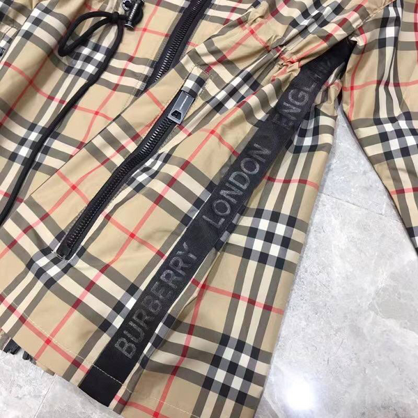 Куртка Burberry женский бежевый 37770-4
