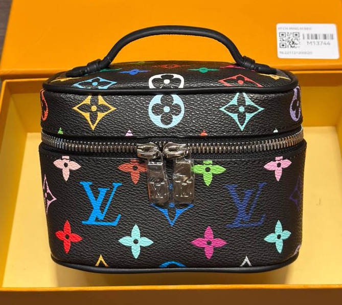 Косметичка Louis Vuitton женский кожа черный 174081