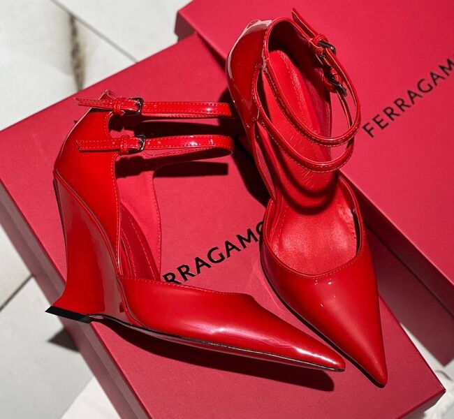 Туфли Ferragamo женский кожа swift бордовый 136787