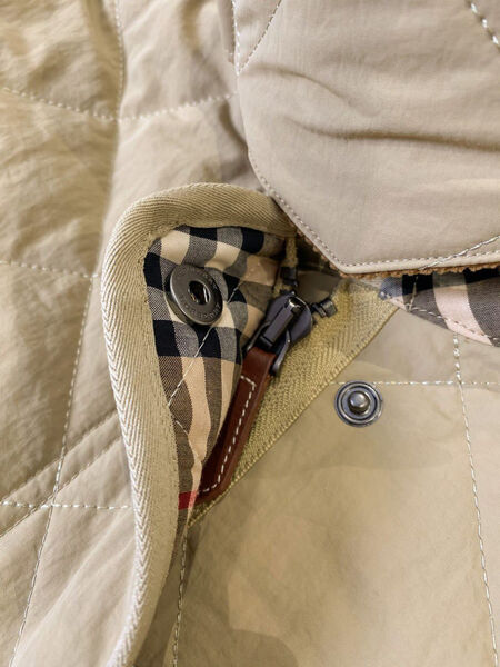 Куртка Burberry женский бежевый 106848-4