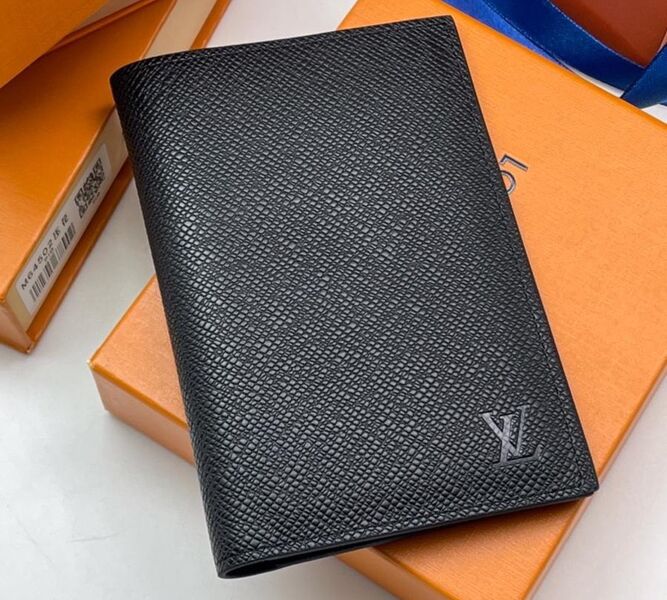 Мужская обложка на паспорт Louis Vuitton мужской кожа черный 105312