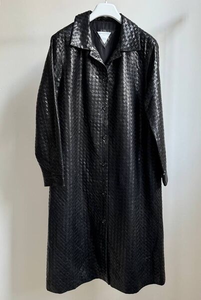 Пальто Bottega Veneta женский кожа черный 159080