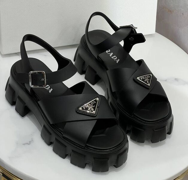 Сандалии Prada женский кожа черный 147860
