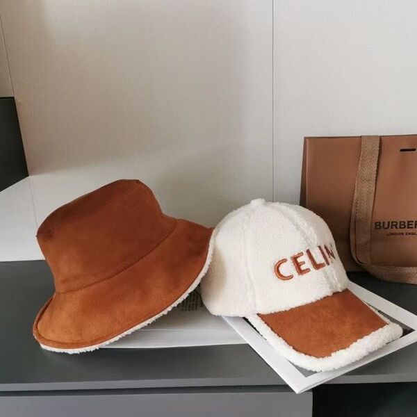Кепка Celine женский натуральный мех бежевый 25916-5