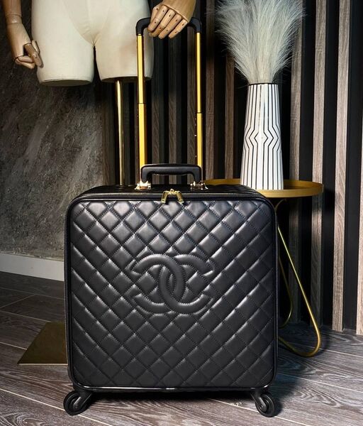 Чемодан Chanel женский кожа черный 135749