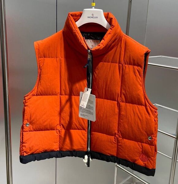 Жилет Moncler женский оранжевый 141352