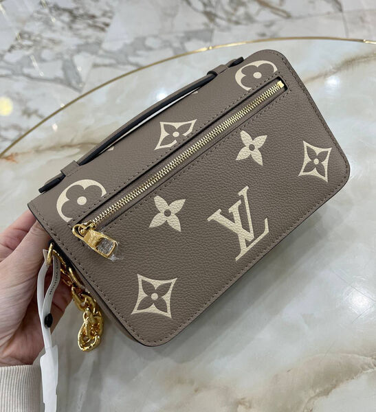 Сумка Louis Vuitton Pochette Metis женский канва бежевый 148639-5