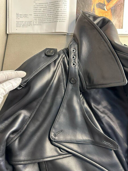 Куртка Saint Laurent женский кожа черный 159547-7