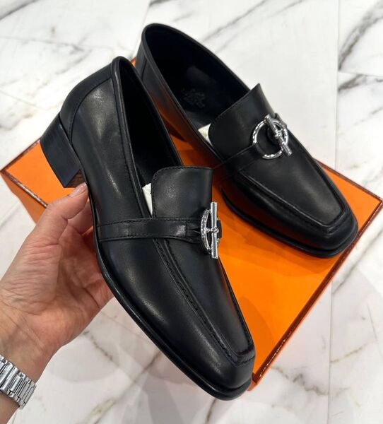 Лоферы Hermès женский кожа черный 189001