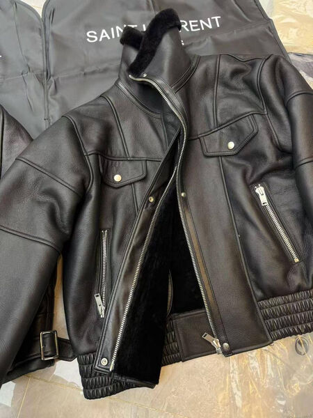 Куртка Saint Laurent женский кожа черный 201856-2